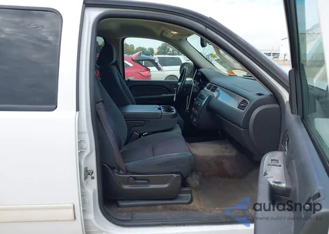 2009 Chevrolet Suburban 1500 Ls z USA, uszkodzony, nr VIN 1GNFC16JX9R258257